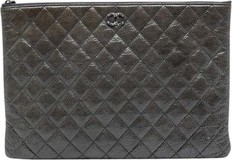Chanel Pre-owned Clutches, female, Gray, Size: ONE SIZE Pre-owned Quilted Pouch