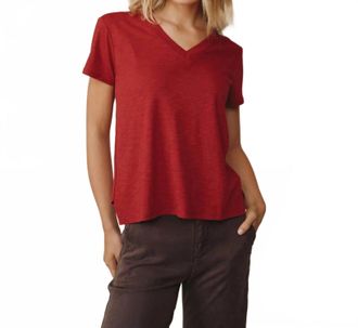 Bella Dahl Side Slit V Neck Tee In Ruby Red