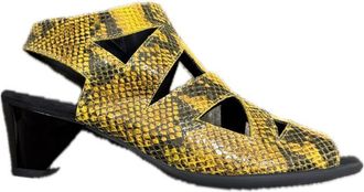 Arche Womens Iziako Sandals In Yellow Snake