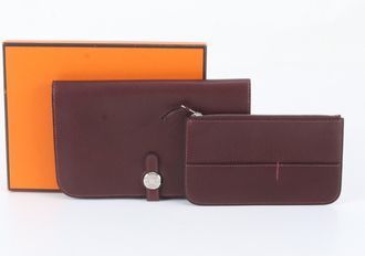 Herm&egrave;s Red Color Wine Leather Long Wallet (Bi-Fold) (Pre-Owned)