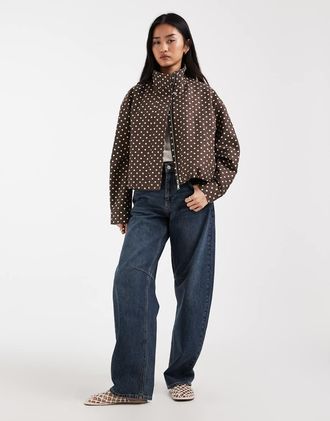 Only Giacca corta marrone a pois con zip