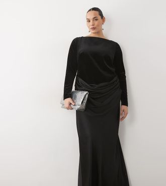 Forever New vestito maxi in velluto con scollo a barchetta e vita drappeggiata in raso nero