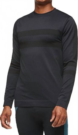 Cotopaxi Debajo Seamless Baselayer Crew Top In Black Stripes