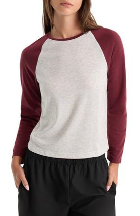 Good American Long Sleeve Raglan T-shirt in Vintage Grey at Nordstrom, Size X-Large