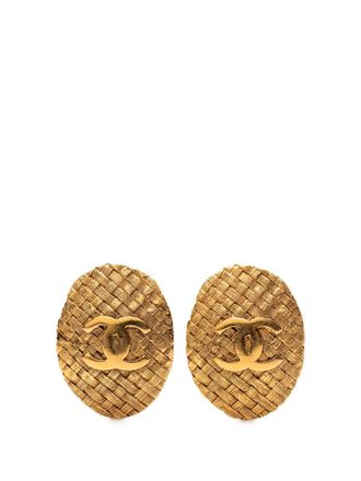 Chanel 1980-1990 CC Gold Plated Oval Clip on Earrings costume earrings - women - Gold Plated - One Size