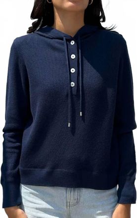 Kinross Cashmere Textured Long Sleeve Hoodie In Navy