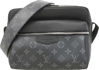 Louis Vuitton Noir Shoulder Bag (Pre-Owned)