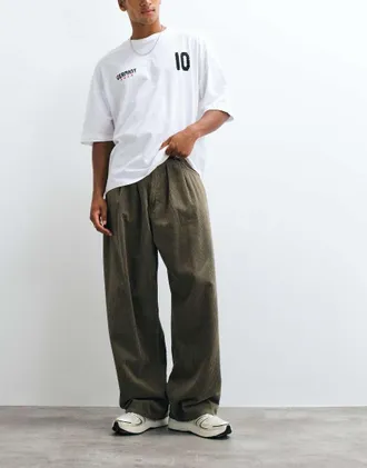 Weekday pantaloni a gamba larga in velluto a coste con piega frontale color kaki-Verde