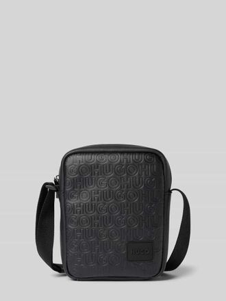 HUGO BOSS Umh&auml;ngetasche mit Allover-Label-Muster Modell ETHON2.0HI in Black, Gr&ouml;&szlig;e 1