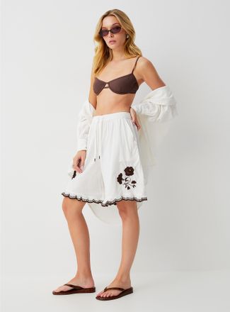 Icone Womens Embroidered flowers ruffled edging Bermuda short