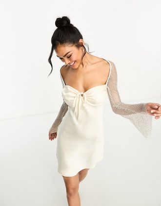 Ra-Re London - Vestito corto in raso crema con scollo a cuore e strass sulle maniche-Bianco