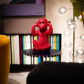 Kare Design Hucha mono roja de poliresina