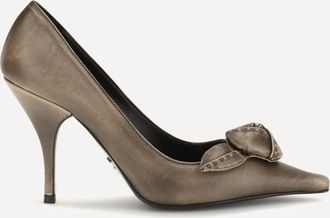 Prada Leather Pumps with rose appliqu&eacute; unisex 38.5