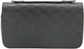 Louis Vuitton Pre-owned Clutches, female, Gray, Size: ONE SIZE Pre-owned Leather Clutch