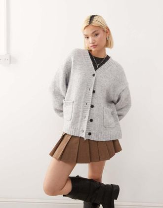 Weekday Cardigan taglio comodo in misto lana grigio mélange con scollo a V