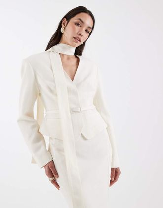 Asos Blazer sartoriale color crema con spalle pronunciate e foulard al collo in coordinato-Bianco