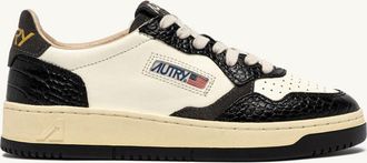 Autry MEDALIST LOW SNEAKERS IN MARSHMALLOW AND BLACK LEATHER