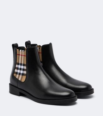 Burberry Botas chelsea de piel con Burberry Check