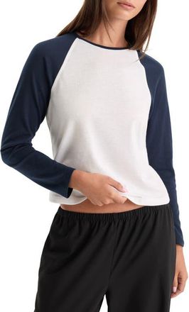Good American Long Sleeve Raglan T-shirt in Chalk at Nordstrom, Size X-Large