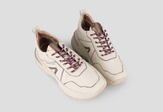 Alexander Smith Liverpool Woman in beige leather and matte mirror