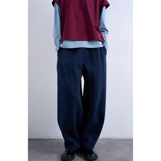 Topshop Pintuck Barrel Leg Joggers in Navy at Nordstrom, Size X-Small