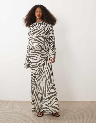 Asos Vestito lungo a maniche lunghe con scollo a barchetta e stampa zebrata-Multi