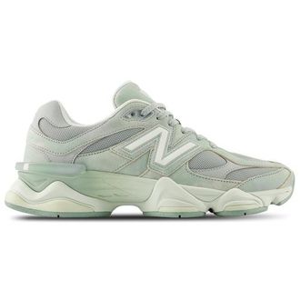 New Balance Womens 9060 - Running Shoes Sea Salt/Mosaic Green Size 05.5