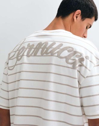 Cernucci T-shirt boxy fit con stampa logo sul retro a righe marroni-Marrone