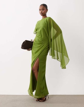 Asos Vestito lungo drappeggiato con scollo profondo sul retro, maniche a mantella e taglio asimmetrico color oliva-Verde
