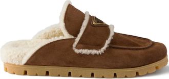 Prada Lammy muiltjes met logoplakkaat - Bruin