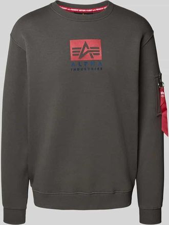 Alpha Industries Alpha Industries Sweatshirt mit Reißverschlusstasche am Ärmel in Anthrazit, Größe XXXL