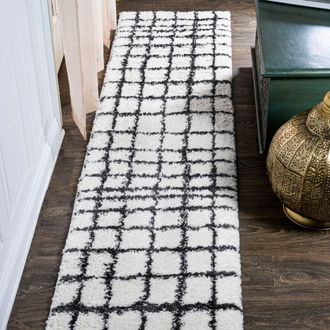 Jonathan Y Designs Arenal Geometric Grid Shag Area Rug