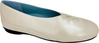 Thierry Rabotin Womens Grace Ballet Flats In Ivory