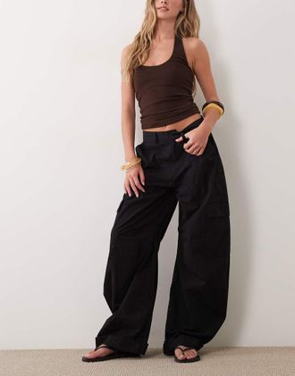 Asos Pantaloni cargo casual neri con risvolto-Bianco