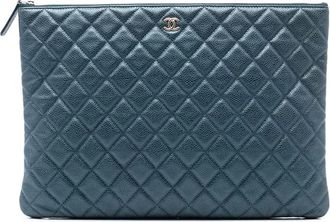 Chanel 2018 Large Quilted Caviar O Case clutch bag - Blu