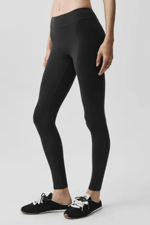 Alo | Airbrush Mid-Rise 7/8 Legging in Black, Size: Medium