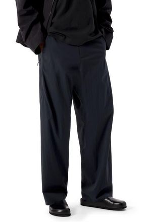 Veilance Spere Water Repellent Stretch Nylon Cargo Pants in Black at Nordstrom, Size 30