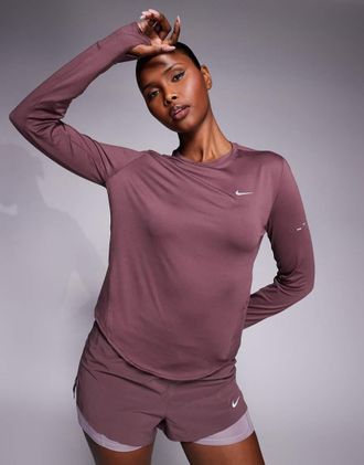 Nike Swift Dri-FIT - Top a maniche lunghe viola scuro-Marrone
