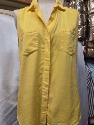 Velvet Heart Womens Sleeveless Button Up Shirt In Sunshine Yellow