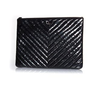Chanel patentleren chevron rits O-case