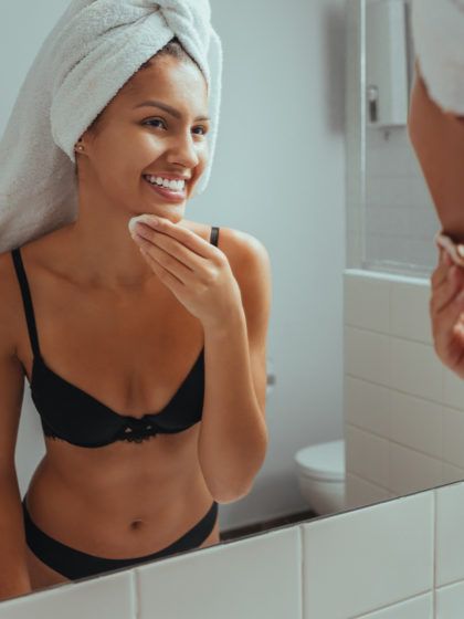 5 cose da sapere sull’acqua micellare, lo struccante must-have