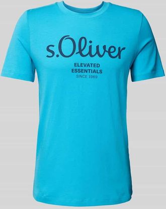 s.Oliver Red Label Regular Fit T-Shirt aus reiner Baumwolle mit gro&szlig;em Label Print in Ocean, Gr&ouml;&szlig;e S