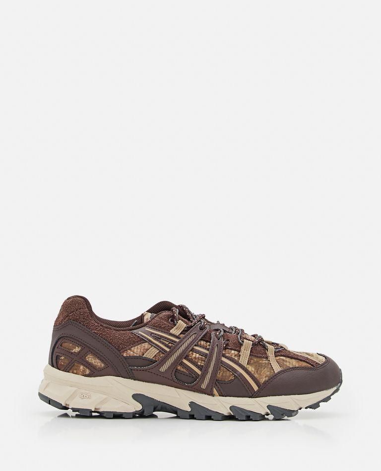 Saldi Sneakers Asics in Marrone Acquista fino a fino al 60 Styligh