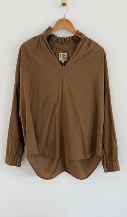 A Shirt Thing Womens Penelope Cabo Blouse In Khaki