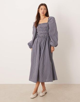 Glamorous Vestito lungo a maniche lunghe a righe color marrone e blu navy con arricciature-Multicolore