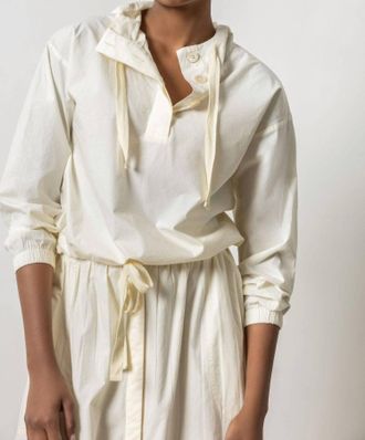 Lilla P Poplin Hoodie Top In Magnolia
