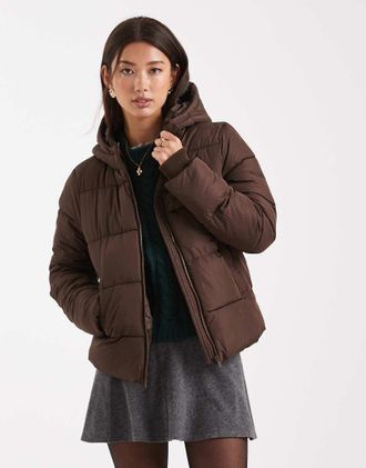 Pieces Cappotto imbottito marrone cioccolato con cappuccio