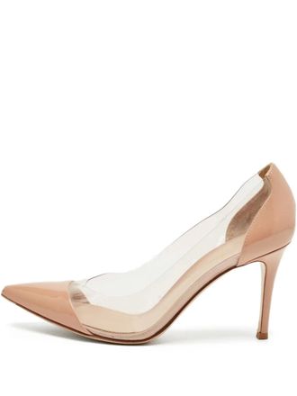 Gianvito Rossi Plexi pumps met puntige neus - Beige