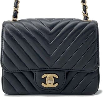 Chanel Leather Shoulder Bag (Pre-Owned)