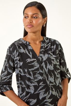 Roman Leaf Print V-Neck Stretch Shirt